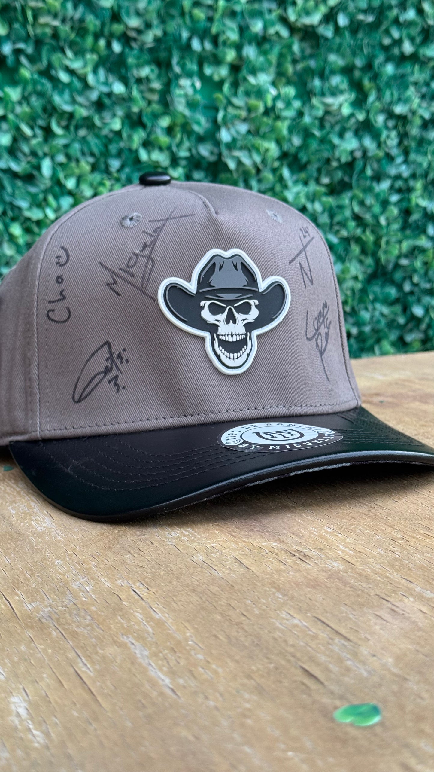 Gorra Primera Edicion Tipo De Rancho Gris Autografiada