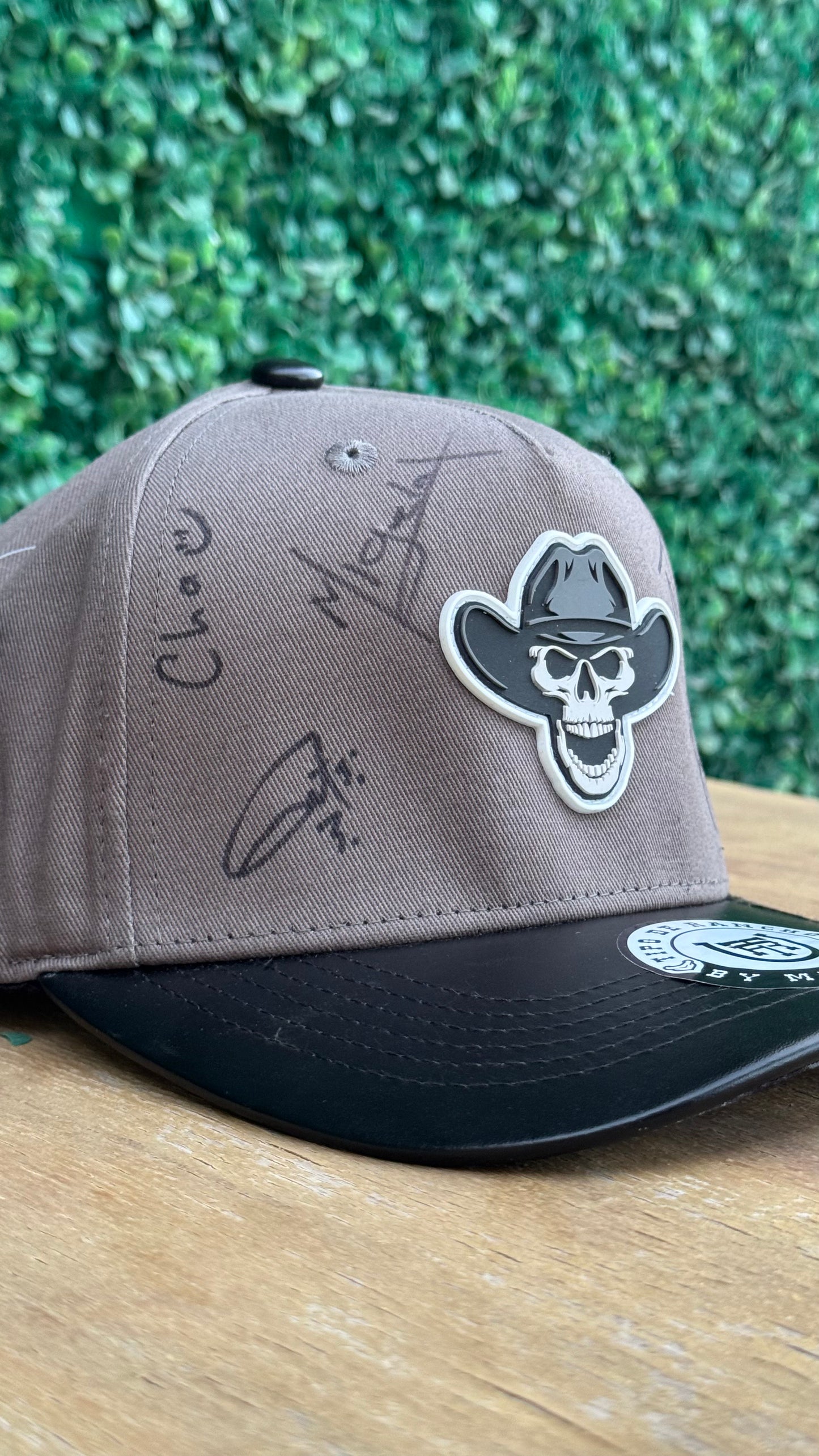 Gorra Primera Edicion Tipo De Rancho Gris Autografiada