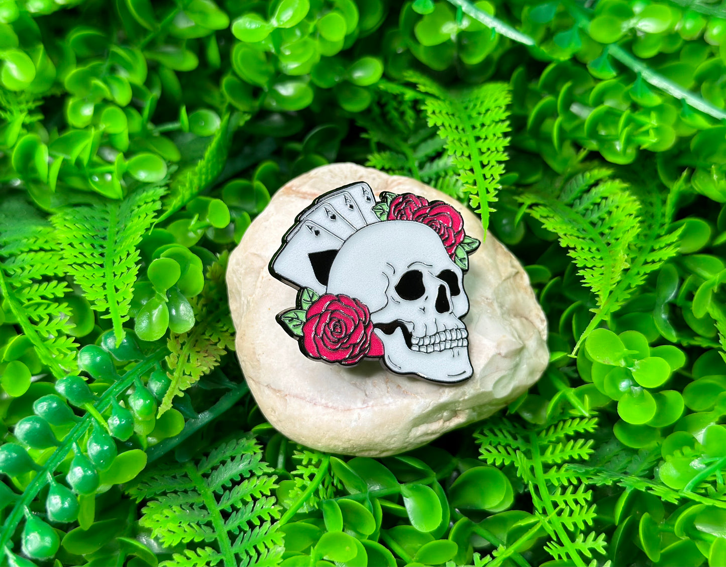 Pin Para Gorra Calavera Con Cartas